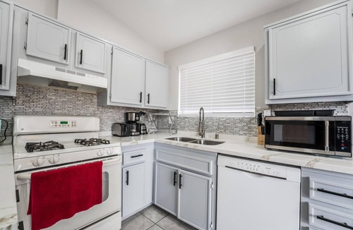 Spring Valley House | Welcome to Fabulous Las Vegas! Located minutes away from the Las Vegas Strip