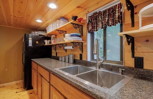 Otis Cottage | WELCOME TO "ON THE ROCKS" COTTAGE Lakeside cottage near Acadia National Park!