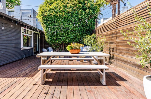 Venice House | Welcome to our a sun-soaked Venice Beach retreat where boardwalk energy meets backyard calm.