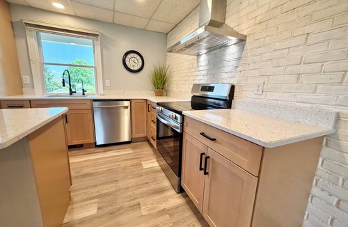 Lebanon - Pine Grove House | Welcome to White Oak Lodge, your perfect group getaway near Hershey, PA!