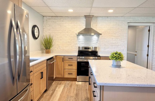 Lebanon - Pine Grove House | Welcome to White Oak Lodge, your perfect group getaway near Hershey, PA!