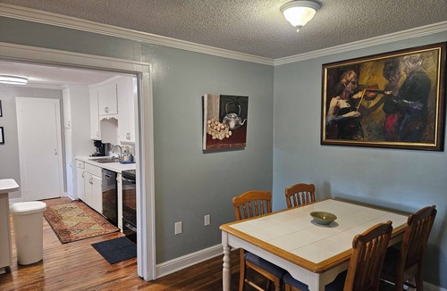 Washington Square Apartment | Welcome Travelers: the parade route, downtown Mobile, and BFM are all right here