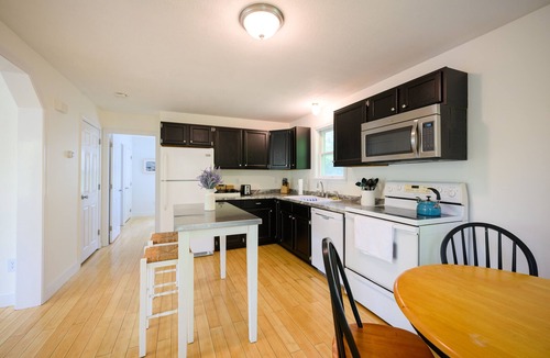 South Thomaston House | Weskeag Cottage - Arcade, Fire Pit, Clean, Bright, Nearby Coastal Activities