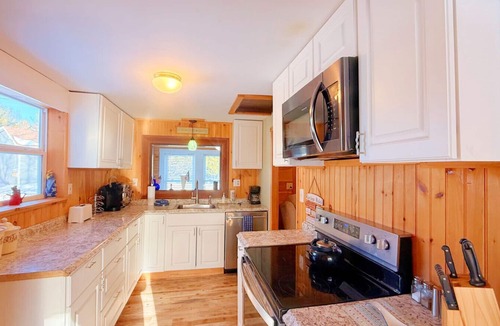 Greenville House | Wiggin Stream Camp five-minute`s to public beach and boat launch!