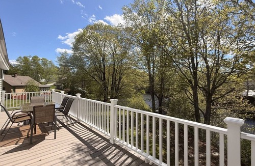 Greenville House | Wiggin Stream Camp five-minute`s to public beach and boat launch!