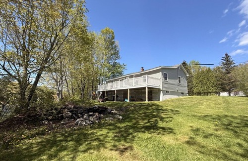Greenville House | Wiggin Stream Camp five-minute`s to public beach and boat launch!