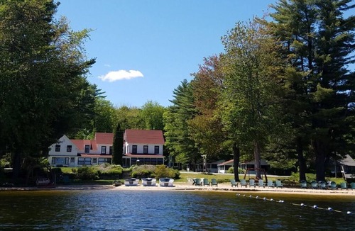 North Sebago Cottage | Willow Cottage-Private Beach-Pets Welcome - Round Table Lodge, Sebago, Maine