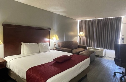 Branson Theater District Hotel | Willow Tree Inn