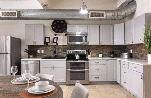 Gaslamp Quarter Apartment | Woolworth Loft - Modern 3BR Apt Steps from Gaslamp