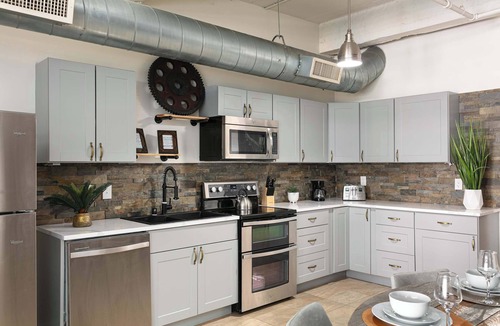 Gaslamp Quarter Apartment | Woolworth Loft - Modern 3BR Apt Steps from Gaslamp