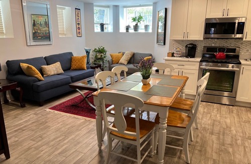 Lakeview House | Wrigleyville Inn
