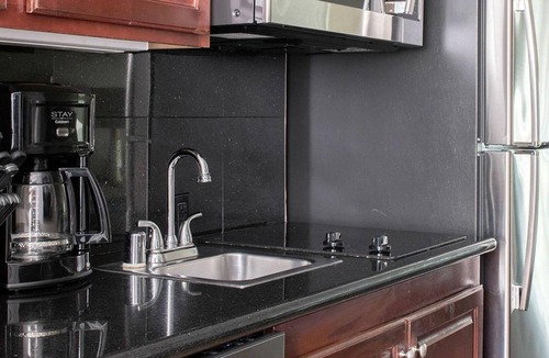 Gaslamp Quarter Resort | Wyndham Harbour Lights Studio Deluxe – A Chic Urban Retreat!