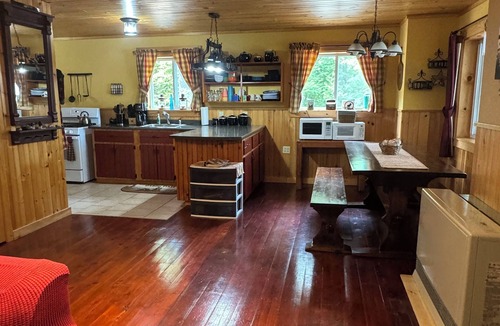 Lincoln House | Year-Round Lakefront Family Retreat with Private Waterfront and Treehouse