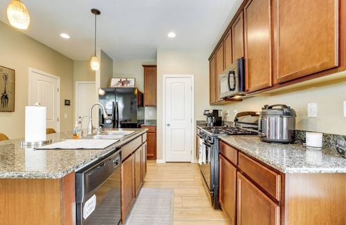 Enterprise House | Your Home For Now! 12 Mi to Las Vegas Strip