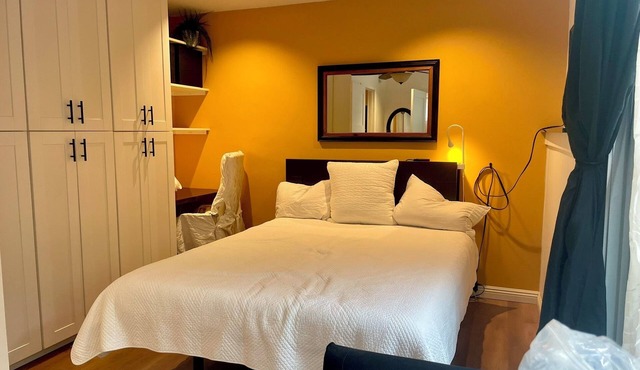 1-bedroom apartmt with full kitchen, bath, private entrance, fenced-in backyard.