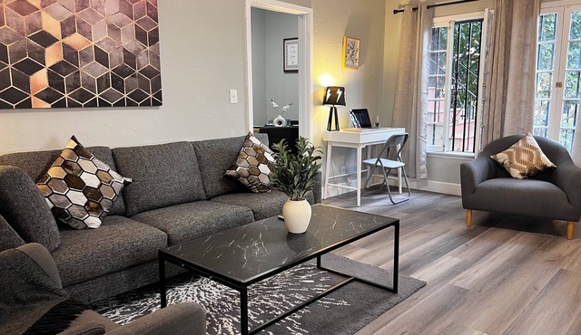 1-BR Retreat in East Hollywood – Prime Location!