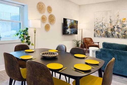 1500 Sq ft Space 2 Bed 2 Bath Large Kitchen