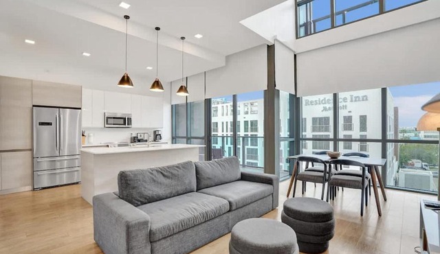 17WEST Spacious 3BR Apartment with Balcony 406