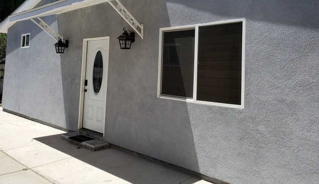 1B/1B Bright Studio nearby UCLA / SMC