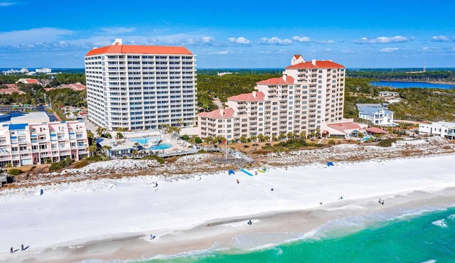 1BR condo steps to beach, pools, hot tub