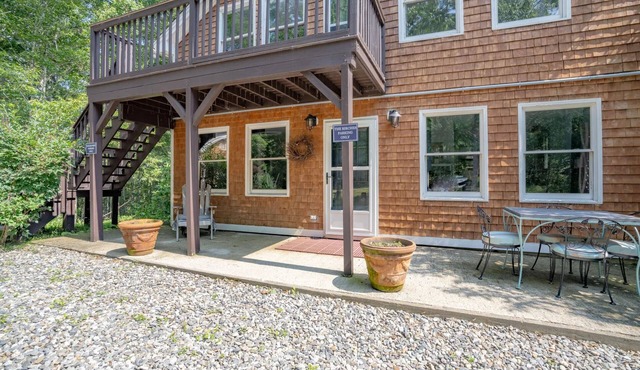 1BR Luxury Room w/King Bed. Boutique Resort w/Hot Tub, Mountain Views and Pool