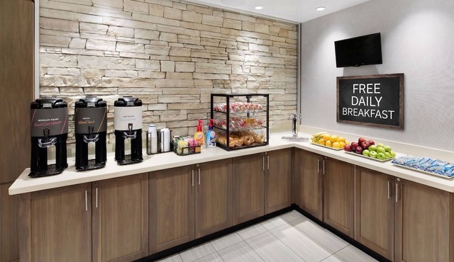 1BR Suite w/Views | Full Kitchen & Free Breakfast