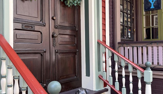 1st Flr 2BR Downtown Near Opera House.Dedicated Parking. Dog+ with host approval