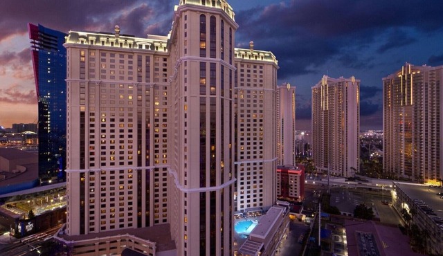 2-Bd. Villa at Marriott's Grand Chateau: Space, Comfort & Near Vegas Strip