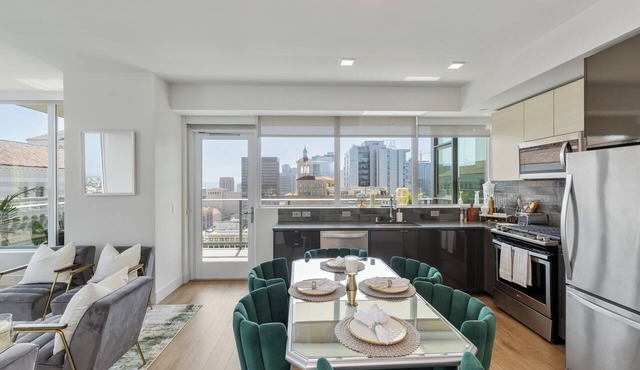 2-bedroom Apartment in heart of Downtown San Diego with amazing Ameneties
