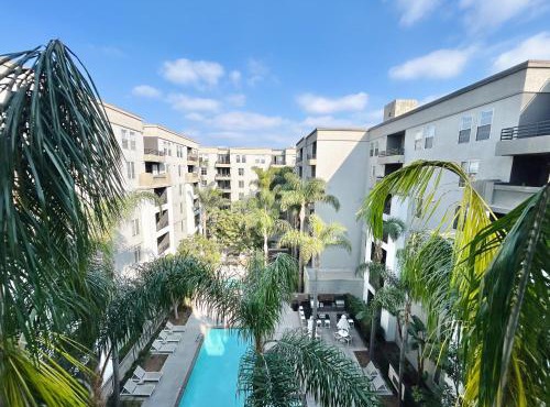 2-Bedroom Condo in Santa Monica, CA - 15 Mins to LAX