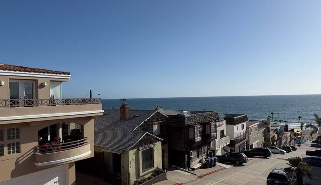 2-bedroom Ocean View Beach Retreat with AC