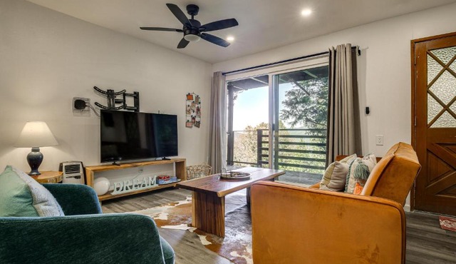 2 Mi to Lake Gregory! Chic Crestline Base Camp