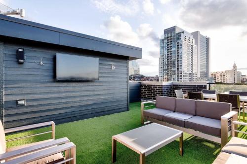 2 Newly Built Luxury Condos with Private Roofdeck