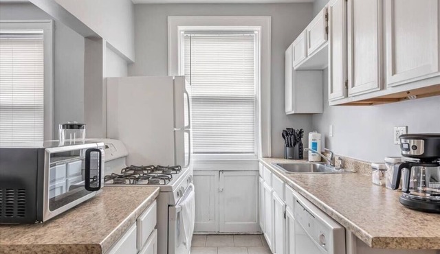 2 private suites, 2 full kitchens - 1st floor