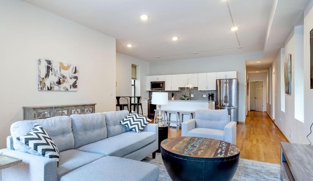 2 Suites 2 Floors in Downtown Chicago