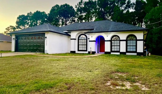3 bed/2 bath home in Navarre, FL - Sleeps 8! Pet-friendly. 30-night min stay.