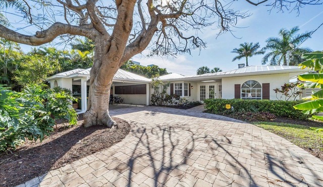 3 Bed, 3 Bath, Pool with Hot tub with water view