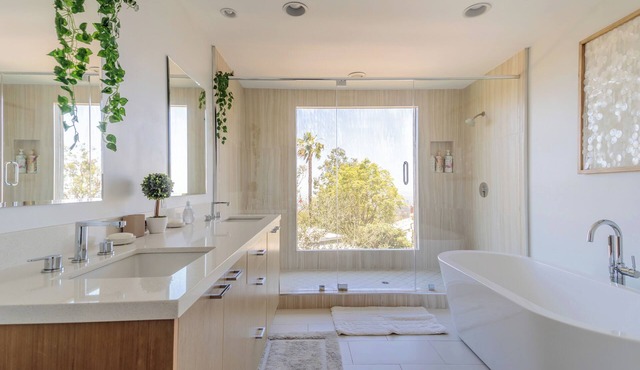 3-bedroom house with Hot Tub in beautiful Beverly Hills