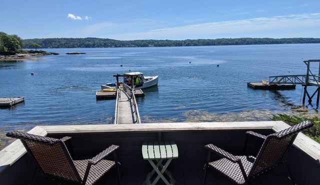 3 Bedroom Oceanfront Cottage with Private Dock, Windjammer days available!