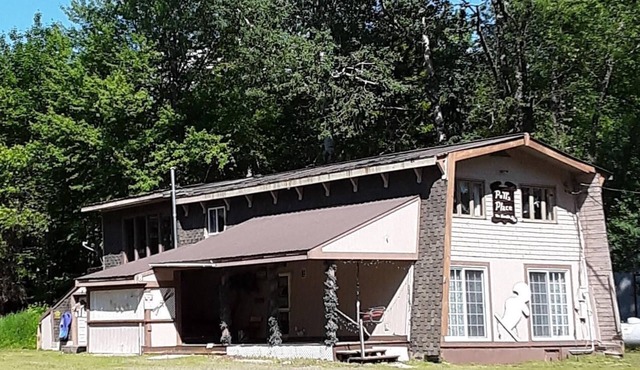 5-bedroom and 2.5 bath house in Stratton, Maine