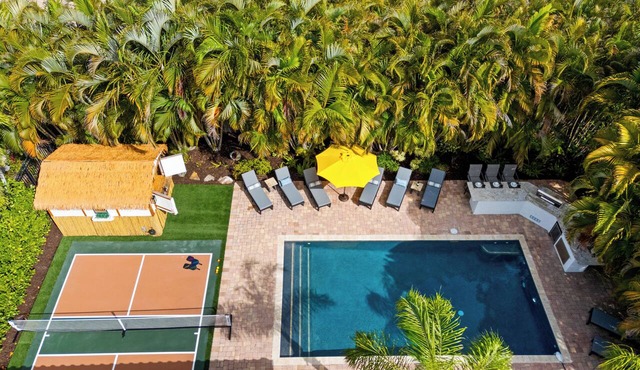 5 Bedroom Sarasota Home with Resort Style Backyard