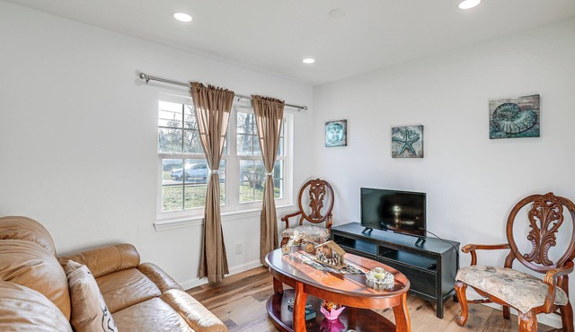 5 Mi to Dtwn Panama City! Family Haven w/Patio