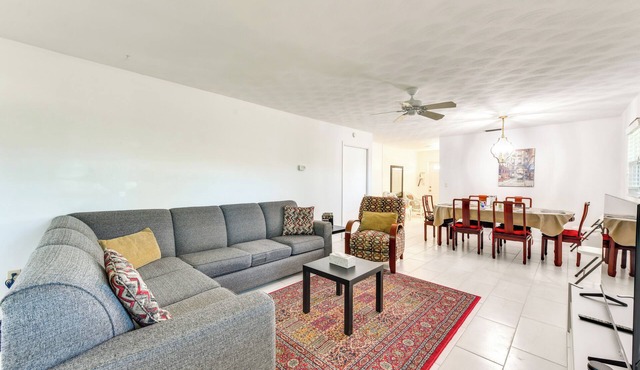 5 Mi to Venice Beach! Remote-Work-Ready Retreat