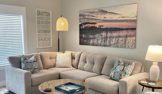 5 Star New cottage in Old Seagrove. Small heated pool. Close to beach!