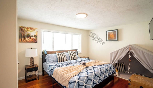 5BR Medford House, Free Parking, Close to Stone Zoo & Boston - 597