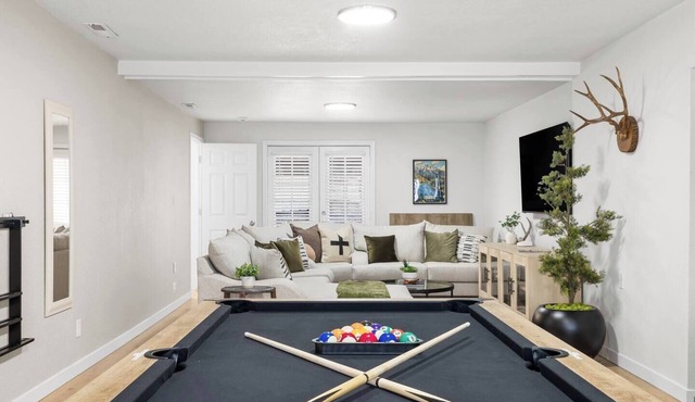 6 BR Game Home W/Poker and Pool Tables