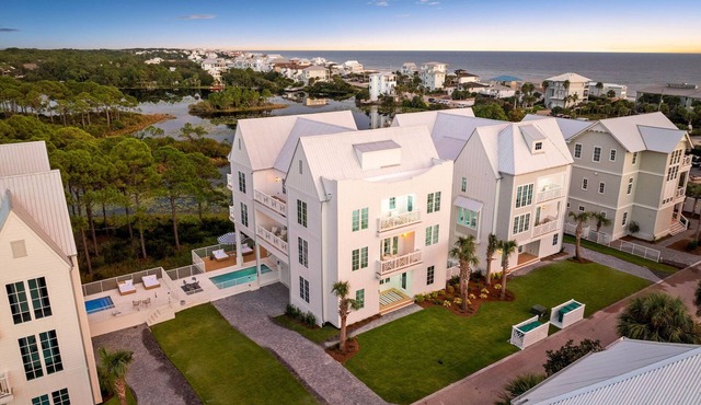"62 Blue View" Lakefront Private Pool Short Walk to the Beach