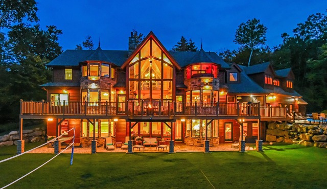 9 Bdrm Premiere Luxury Estate Sleep 26 Movie Theater, Pool,Spa,Game Rm,Steam Rms