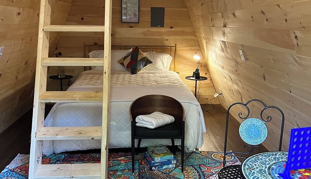 A cozy cabin ideal for a couple who want to get away and enjoy the outdoors.