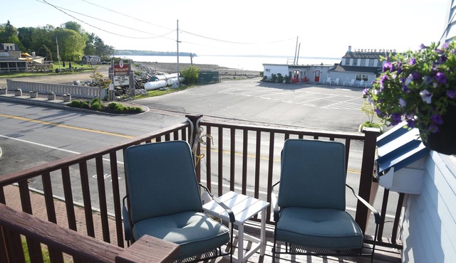 A Cozy Nautical Nest on Lincolnville Beach